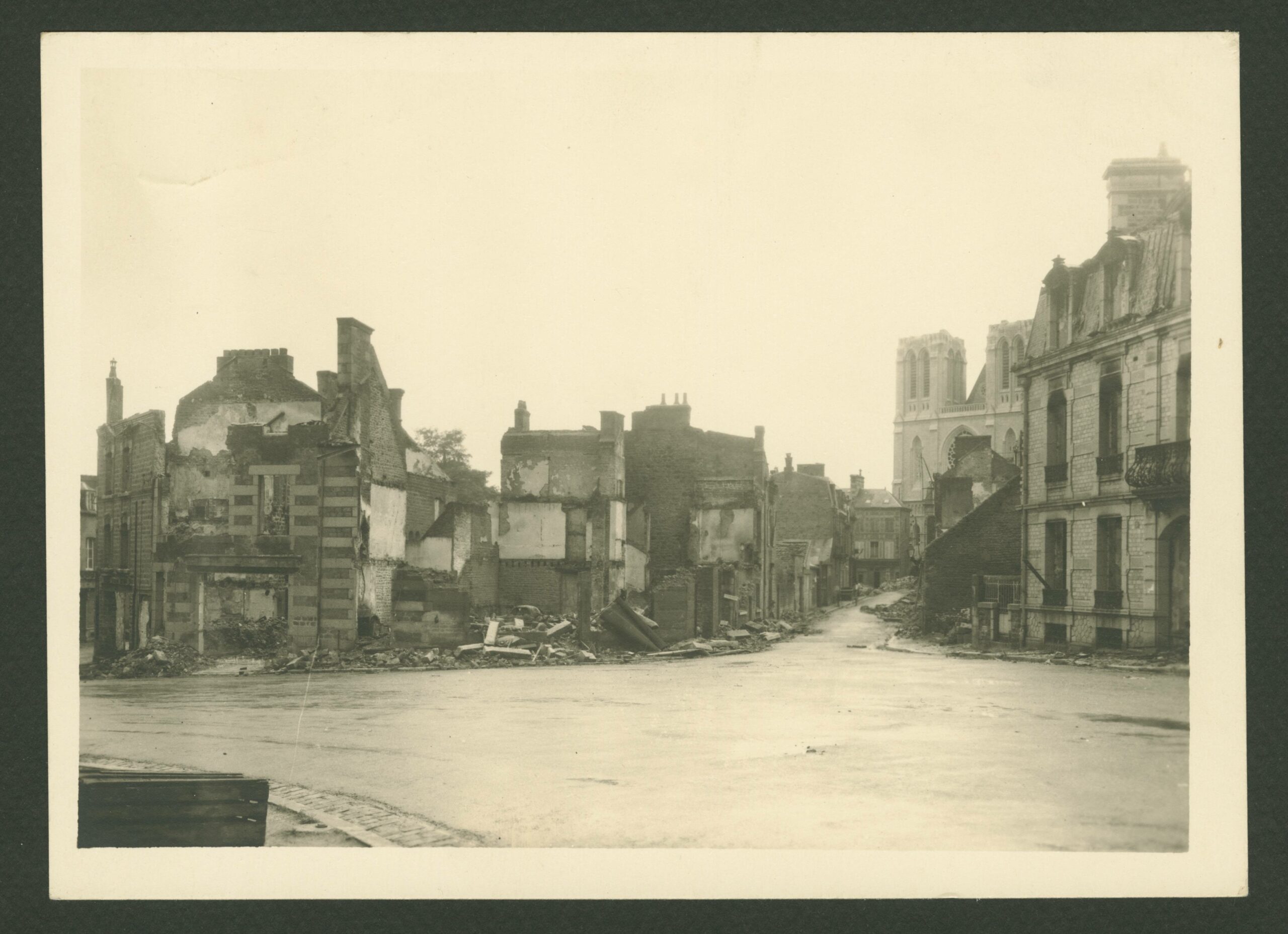 Atelier d'initiation à la recherche : Faire l'histoire de sa maison, dommages de guerre et reconstruction