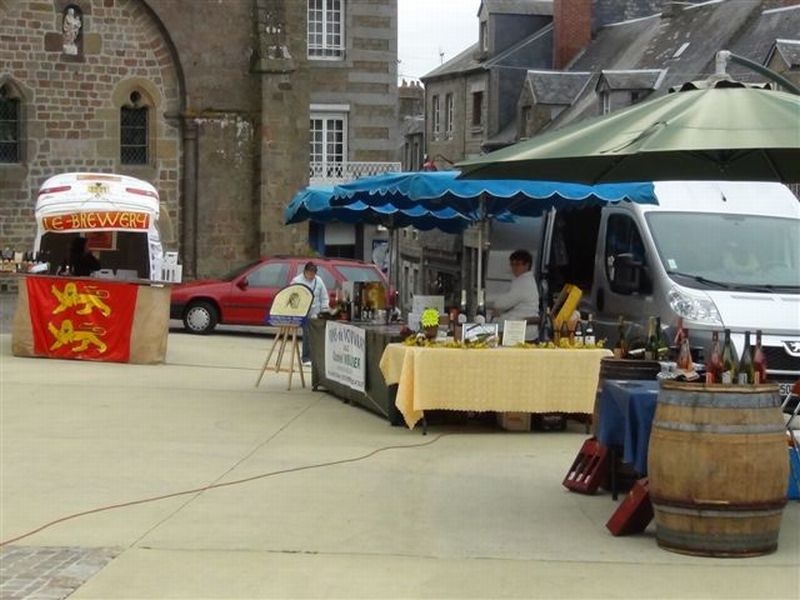 Marché Art, Terroir, Vins et vide-greniers