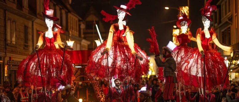 Parade lumineuse « La revue de rue »