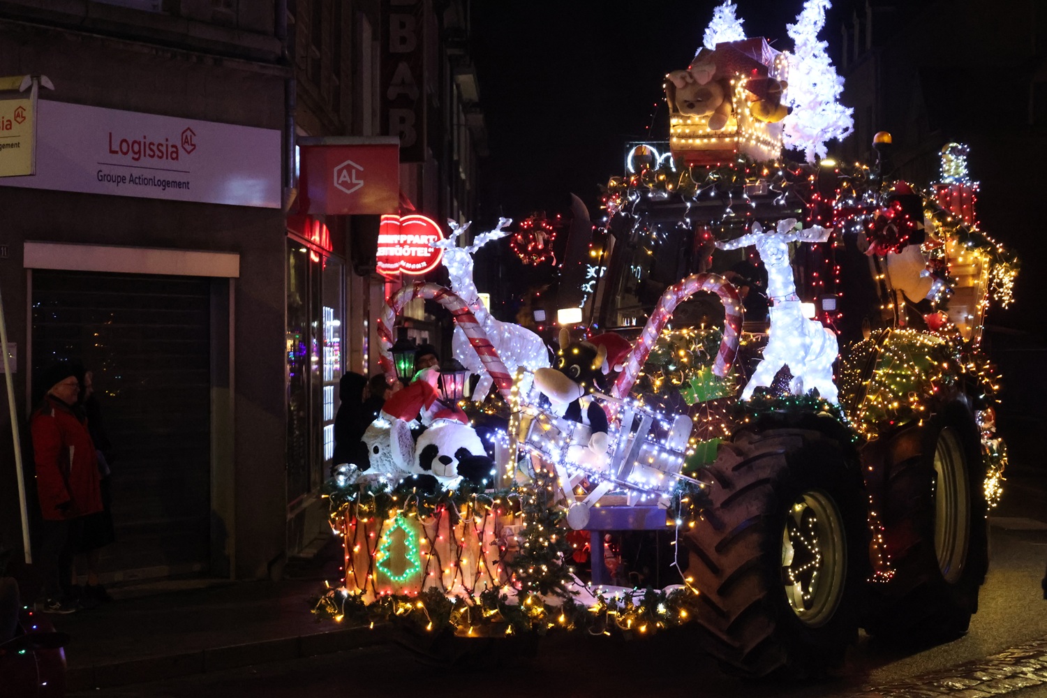 Défilé de tracteurs lumineux