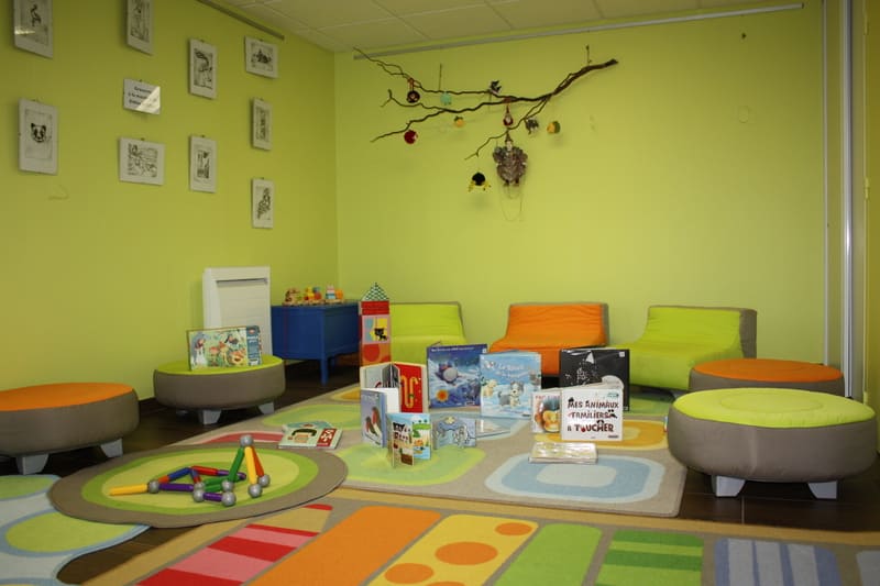 Au creux des oreilles : lectures, chansons et jeux