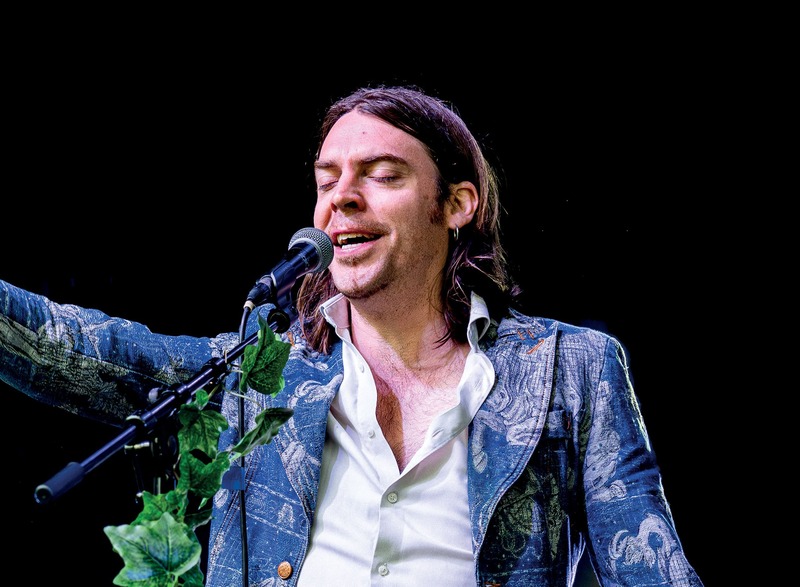 Thibault Wolf (en)chante Jacques Brel