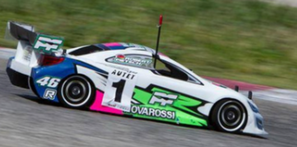 Course de voitures radiotélécommandées