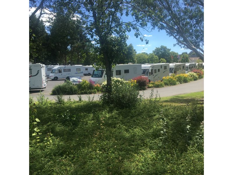 Exposition-vente de camping-cars