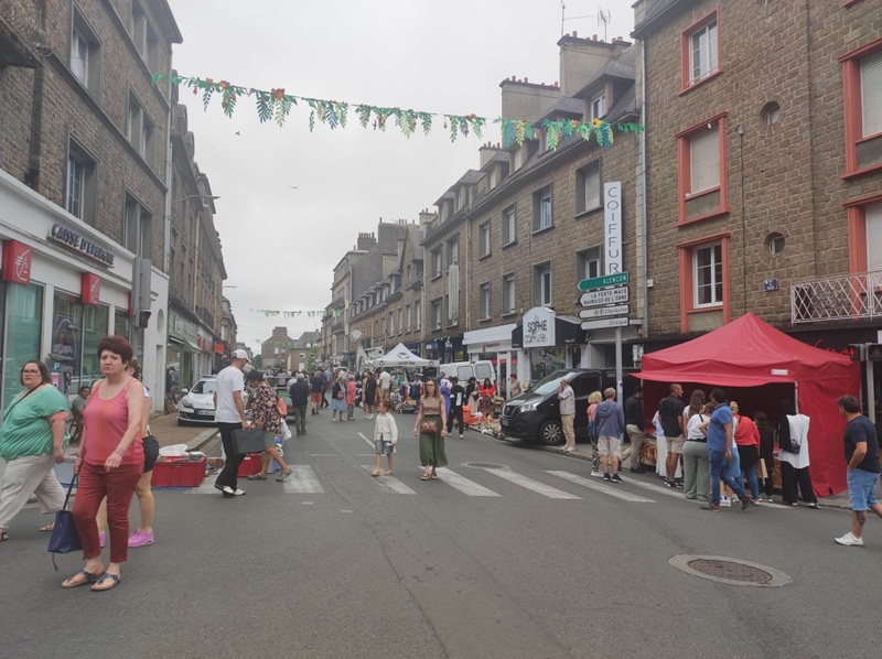 Braderie des commerçants, vide-grenier et espace créateurs